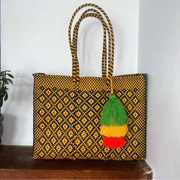 Waterproof Beach mexican plastic basket yellow gold and black - Picture 7 of 9